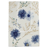 Blauwe Crème Bloemen Bruiloft Medium Cadeauzakje (Achterkant)