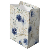 Blauwe Crème Bloemen Bruiloft Medium Cadeauzakje (Achterkant Gekanteld)