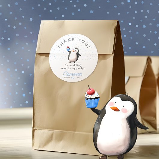 Blauwe cupcake pinguïn viering jongen verjaardag ronde sticker