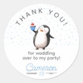 Blauwe cupcake pinguïn viering jongen verjaardag ronde sticker (Voorkant)