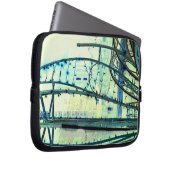 Blauwe curven laptop sleeve (Voorkant Rechts)