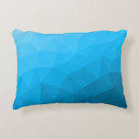 Blauwe cyaangradiëntgeometrische maaswijdte drieho accent kussen<br><div class="desc">Driehoekgeometrische maas met licht donkerblauwe ombre-gradiënt. patroon, ombre, mesh, driehoeken, geometrie, geometrie, gradiënt, cool, driehoek, helder, blauw, cyaan</div>