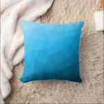 Blauwe cyaangradiëntgeometrische maaswijdte drieho kussen<br><div class="desc">Driehoekgeometrische maas met licht donkerblauwe ombre-gradiënt. patroon,  ombre,  mesh,  driehoeken,  geometrie,  geometrie,  gradiënt,  cool,  driehoek,  helder,  blauw,  cyaan</div>
