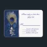 Blauwe Damast en Peacock Veer Bruiloft RSVP<br><div class="desc">Chique pauwenveer bruiloft reactie RSVP-kaart, met mooie afbeeldingen van een zilveren toon bloeien aan de linkerkant met een kleurrijk oog van een pauwenveer en drie kleine pareltjes, tegen een blauwe damast achtergrond. Het rechterdeel van de kaart is uitgevoerd in wit, met blauwe aangepaste tekst klaar om te personaliseren voor uw...</div>