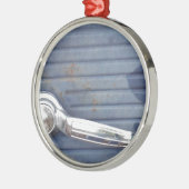  blauwe deur, zilverhandje metalen ornament (Links)