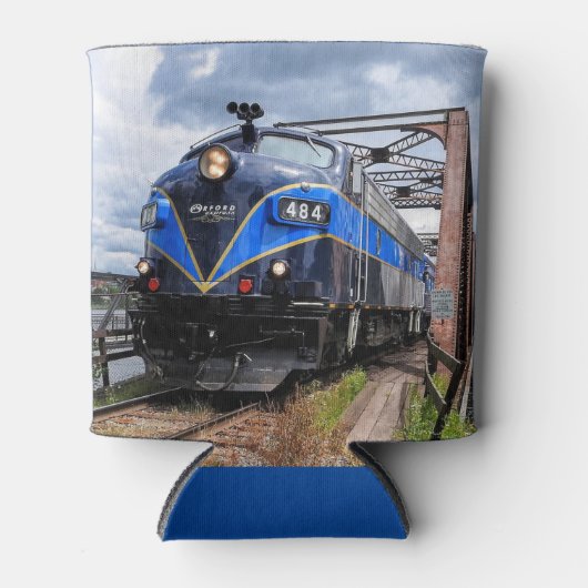 Blauwe dieselmotor locomotief op Bridge Railfan Ca Blikjeskoeler (Voorkant)