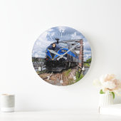 Blauwe dieselmotor locomotief op Bridge Railfan Grote Klok (Huis)