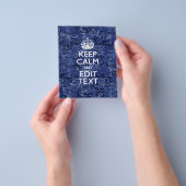 Blauwe digitale camo BEHOUD CALM EN geef Tekst uit Flyer (Hand)