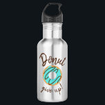Blauwe Donut geeft op Waterfles<br><div class="desc">De blauwe donut geeft het water op met een blauwe geglazuurde doughnut met chocolade-ijsdrizzel omgeven door een woordspeling met "Donut geef op!" voor de zin "Geef niet op!" Dit leuke ontwerp inspireert iedereen met een mooie tand om nooit op te geven.</div>