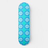 Blauwe donuts met vulling op turquoise persoonlijk skateboard (Voorkant)