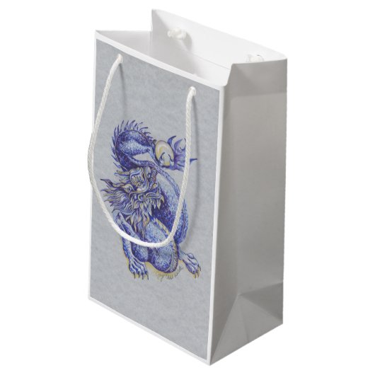 Blauwe draak klein cadeauzakje (Achterkant Gekanteld)