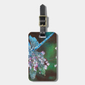 Blauwe dragonfly die op wilde knoflook rust bagagelabel (Voorkant verticaal)