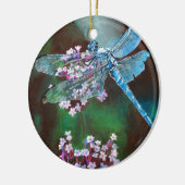 Blauwe dragonfly die op wilde knoflook rust keramisch ornament (Links)