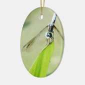 Blauwe Dragonfly op een groen blad Keramisch Ornament (Links)