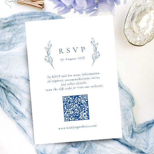 Blauwe eenvoudige elegantie botanische QR code bru RSVP Kaartje