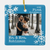 Blauwe Eerste Kerstmis Mr. & Mrs Custom Foto Keramisch Ornament (Voorkant)