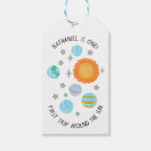 Blauwe eerste reis rond de eerste verjaardag van d cadeaulabel (Voorkant)