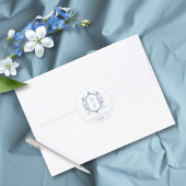 Blauwe elegante bloemenkam monogram border bruilof ronde sticker