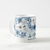 Blauwe en beige bloemen koffiemok (Voorkant links)