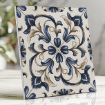 Blauwe en beige bloemrol tegeltje<br><div class="desc">Verbeter uw interieur met deze geïnspireerde tegel met ingewikkeld blauw en beige bloemige scrollwork op een romige achtergrond. Het vloeiende ontwerp en het symmetrische patroon stralen tijdloze charme en sophisticatie uit, waardoor het ideaal is voor backsplashes, accentmuren of elegante interieurprojecten.</div>