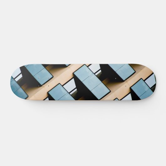 Blauwe en beige geometrische architectuur persoonlijk skateboard (Horizontaal)