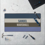 Blauwe en bruine strepen patroon bureaumat<br><div class="desc">Verbeter uw werkruimte met de Blue en Brown Stripes Pattern Desk Mat. Met een stijlvol en modern gestreept ontwerp voegt deze mat een verfijnde touch toe en biedt hij een glad oppervlak voor uw toetsenbord en muis. Ideaal voor thuiskantoren, gamesetups of creatieve werkruimtes, het is een geweldige keuze voor diegenen...</div>