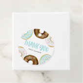 Blauwe en chocolade donuts verjaardagsfeestje beda bedankjes labels (In situ)