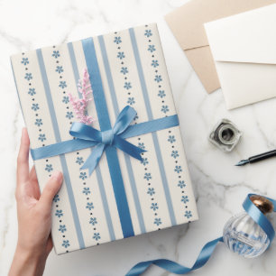 Blauwe en Crème Strepen en Bloemen Cadeaupapier