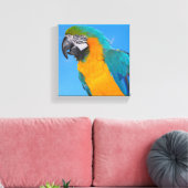 Blauwe en gele ara canvas print (Insitu (Woonkamer))