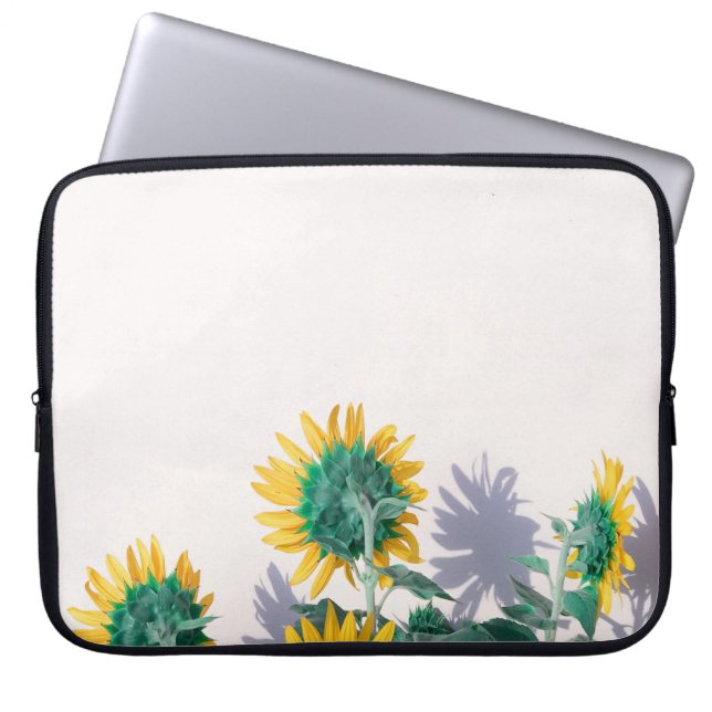 Blauwe en gele bloemen op witte wand laptop sleeve (Voorkant)