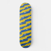 Blauwe en gele Oekraïne geïnspireerde vredesanti-o Persoonlijk Skateboard (Voorkant)