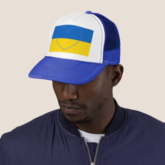 Blauwe en gele Oekraïne ondersteunen hart Trucker Pet (In situ)