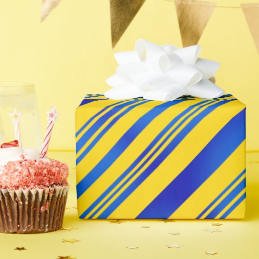 Blauwe en gele Oekraïnse inspiratie Cadeaupapier (Verjaardagsfeest)