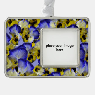 Blauwe en gele Pansies Verzilverd Omlijst Ornament