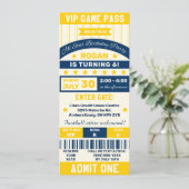 Blauwe en gele sport met als ticket Birthday Party Kaart (Staand voorkant)