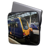Blauwe en gele trein laptop sleeve (Voorkant Links)
