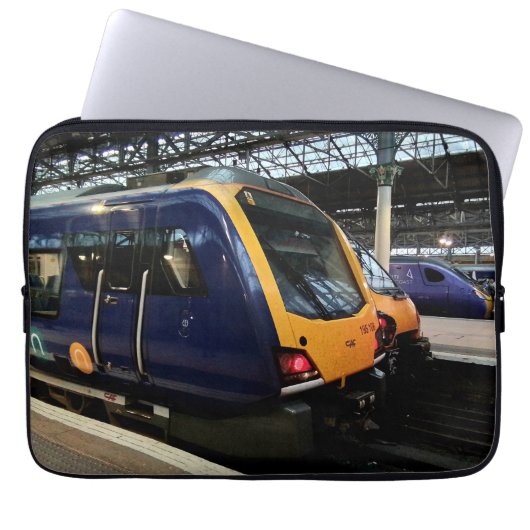 Blauwe en gele trein laptop sleeve (Voorkant)