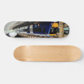 Blauwe en gele trein persoonlijk skateboard (Horizontaal)