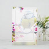  blauwe en gele vogel op een foto van de Tak (Staand voorkant)