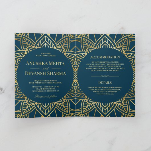 Blauwe en gouden etnische Mandala Indiaas huwelijk (Binnen)