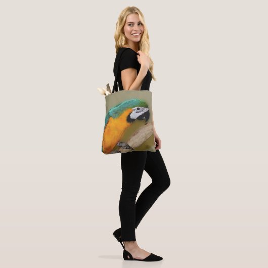 Blauwe en gouden papegaaien tote bag (Op model)