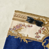 Blauwe en gouden patroon strandlaken (In situ)