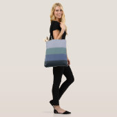 Blauwe en grijze strepen patroon tote bag (Op model)