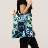Blauwe en groene marmer-kunst in de Sage Monogramm Tote Bag (Dichtbij)