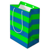 Blauwe en groene strepen ontwerp medium cadeauzakje (Achterkant Gekanteld)