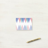 Blauwe en koraaldriehoeken post-it® notes (Op bureau)
