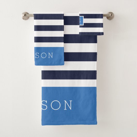 Blauwe en marine strepen monogram bad handdoek (Insitu)