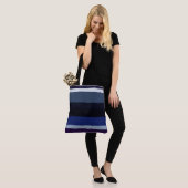 Blauwe en Paarse Abstracte strepen Tote Bag (Op model)