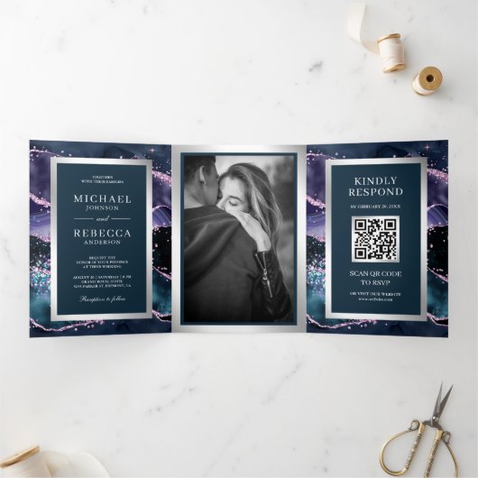 Blauwe en Paarse Agate Marble QR Code Wedding Drieluik Uitnodiging (Binnen)