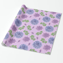 Blauwe en paarse bloemen op lavendel